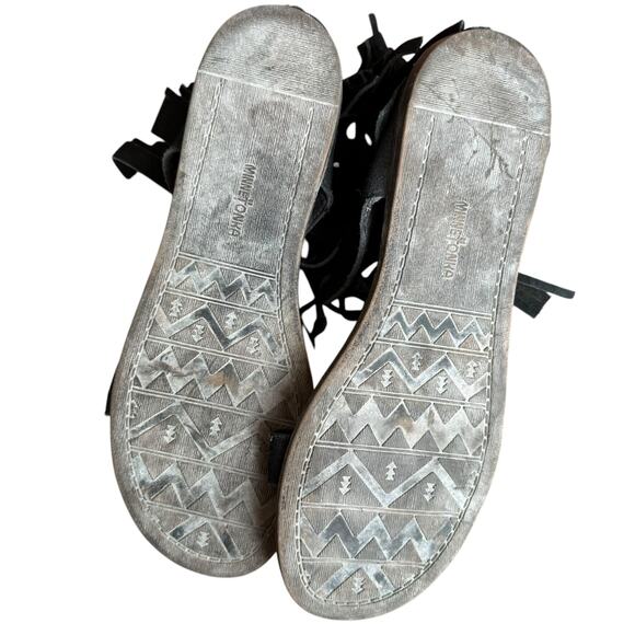 Minnetonka Moccasin Sandal Black Size 10 - Picture 8 of 12
